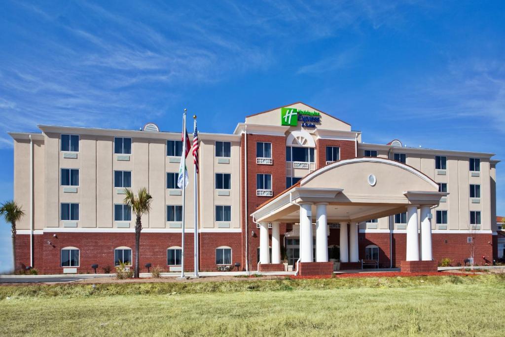 Holiday Inn Express & Suites Moultrie an IHG Hotel Main image 1